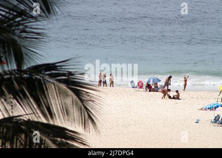 Spiaggia di Copacabana a Rio de Janeiro, Brasile - 19 marzo 2022: Vista della spiaggia di Copacabana a Rio de Janeiro. Foto Stock