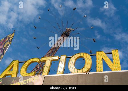 Funfair, fiera, catena carosello, Aeronaut 1880, 80 metri di altezza, passeggiata nel campo da golf, Foto Stock