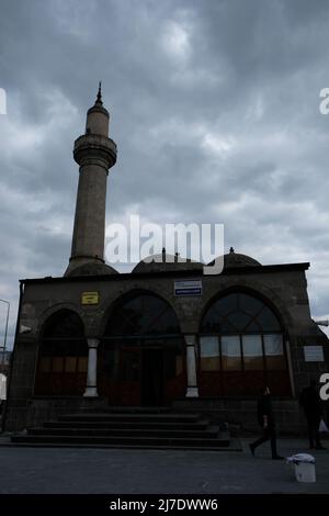 E' possibile attraversare molti edifici storici nel centro di Kayseri. Visita data 15.04.2022. Foto Stock