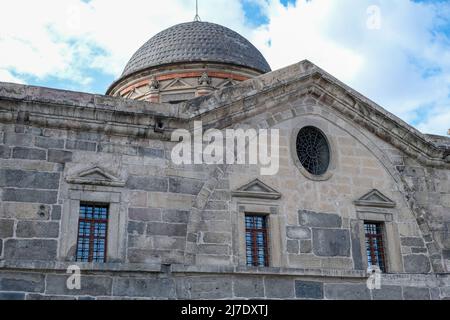 E' possibile attraversare molti edifici storici nel centro di Kayseri. Visita data 15.04.2022. Foto Stock