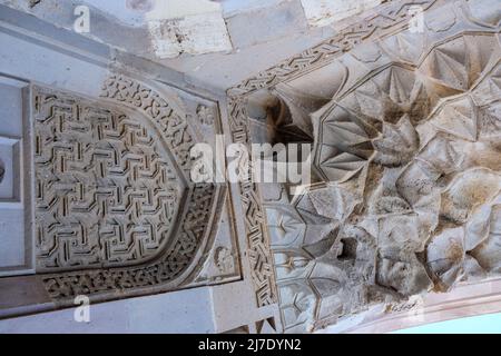 Sultanhanı Caravanserai è uno dei tipici caravanserais Seljuk situato nel villaggio di Sultanhanı nel distretto di Bünyan di Kayseri Foto Stock