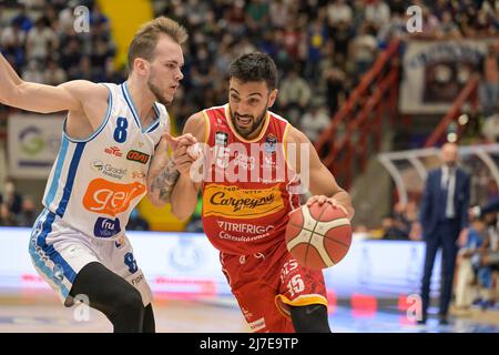 Napoli, Italia, 08/05/2022, Matteo Tambone (15) Victoria Libertas Pesaro durante la serie A1 del Campionato italiano LBA Basket Match GEVI Napoli Basket vs Victoria Libertas Pesaro al PalaBarbuto - Napoli, 08 maggio 2022 Foto Stock