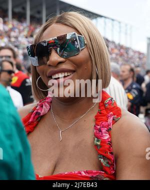 08 maggio 2022, USA, Miami: Motorsport: Formula 1 World Championship, Miami Grand Prix, gara: Il tennista Serena Williams batte la gara. Foto: Hasan Bratic/dpa Foto Stock