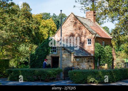 Casa di famiglia del Capitano Cook a Fitzroy Gardens, Melbourne, Victoria, Australia, sabato, April 16, 2022.Photo: David Rowland / One-Image.com Foto Stock