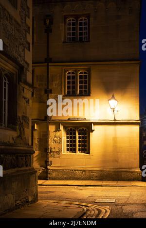 Merton Street Corner di notte. Oxford, Oxfordshire, Inghilterra Foto Stock