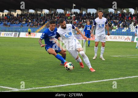 Maggio 7, 2022, Pagani, Salerno, Italia: Pagani,Salerno,Italia - Maggio 07,2022 : views Christian Tommasini (18) (left)Paganese in contrasto con Raffaele Alcibiade (90) (right) Fidelis Andria durante la prima tappa del gioco del Campionato Italiano di Calcio, Serie C , Girone C , Paganese Vs Fidelis Andria. Risultato finale :Paganese - Fidelis Andria 1-0 , sabato 07,2022 maggio (Credit Image: © Pasquale Senatore/Pacific Press via ZUMA Press Wire) Foto Stock