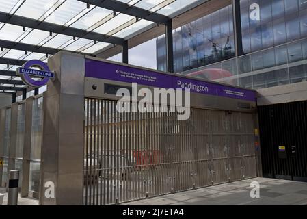 Il nuovo atrio e la segnaletica per la stazione della linea Elizabeth alla stazione di Paddington, Londra. 5th maggio 2022 Foto Stock