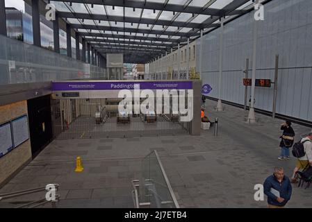 Il nuovo atrio e la segnaletica per la stazione della linea Elizabeth alla stazione di Paddington, Londra. 5th maggio 2022 Foto Stock