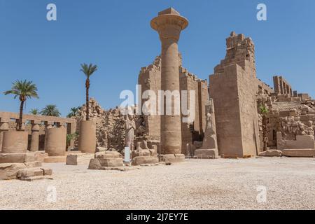 Il complesso del Tempio di Karnak è costituito da un certo numero di templi, cappelle e altri edifici nella forma di un villaggio. Foto Stock