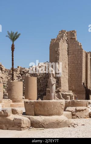 Il complesso del Tempio di Karnak è costituito da un certo numero di templi, cappelle e altri edifici nella forma di un villaggio. Foto Stock