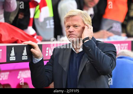 Monaco di Baviera, Germania. 08th maggio 2022. Oliver KAHN (Management Chairman FCB), gesto, scettico, ritratto, ritratto, verticale. Calcio 1st Bundesliga stagione 2021/2022, 33.matchday, matchday33. FC Bayern Monaco-VFB Stoccarda 2-2 il 8th maggio 2022, ALLIANZARENA Monaco. Credit: dpa/Alamy Live News Foto Stock