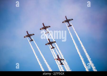 Doha,Qatar,Dicembre,18,2017. La Parata dell'aeronautica del Qatar sul lungomare di Doha Corniche per la giornata nazionale del Qatar. Foto Stock