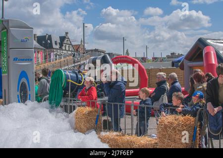 Sint Niklaas, Belgio, 05 maggio 2019, Un fotografo attende il momento giusto per scattare una corsa in una scatola di sapone Foto Stock