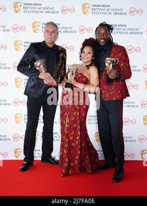 Reality & Construct Factual Award i vincitori della TV BAFTA (da sinistra a destra) Lee Riley, Mica Ven e Marcus Luther per Gogglebox ai Virgin BAFTA TV Awards 2022, presso la Royal Festival Hall di Londra. Data foto: Domenica 8 maggio 2022. Foto Stock