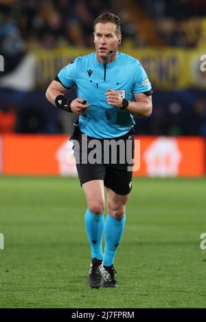 Villarreal, Spagna, 3rd maggio 2022. L'arbitro Danny Makkelie dei Paesi Bassi durante la partita della UEFA Champions League all'Estadio de la Ceramica, Villarreal. Il credito d'immagine dovrebbe essere: Jonathan Moscrop / Sportimage Foto Stock