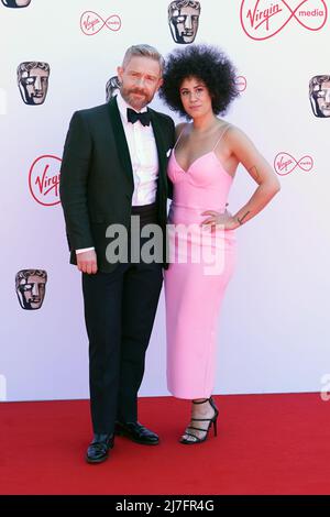 Martin Freeman e Rachel Mariam partecipano al Virgin BAFTA TV Awards 2022, presso il Royal Festival Hall di Londra. Data foto: Domenica 8 maggio 2022. Foto Stock