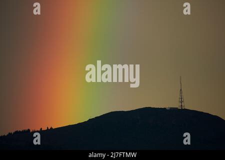 Arcobaleno sul Monte Cargill, Dunedin, Isola del Sud, Nuova Zelanda Foto Stock