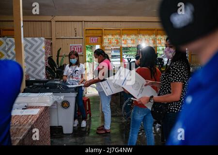 Singapore, Singapore, Singapore. 9th maggio 2022. Scene dal distretto di voto come il senatore MANNY PACQUIAO getta il suo voto nella provincia di Sarangani, Filippine Sud, 9 maggio 2022. (Credit Image: © Maverick Asio/ZUMA Press Wire) Credit: ZUMA Press, Inc./Alamy Live News Foto Stock