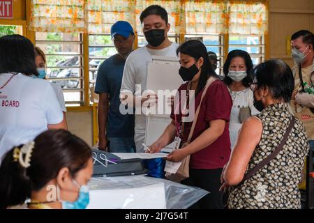 Singapore, Singapore, Singapore. 9th maggio 2022. Scene dal distretto di voto come il senatore MANNY PACQUIAO getta il suo voto nella provincia di Sarangani, Filippine Sud, 9 maggio 2022. (Credit Image: © Maverick Asio/ZUMA Press Wire) Credit: ZUMA Press, Inc./Alamy Live News Foto Stock