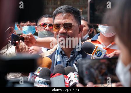 Singapore, Singapore, Singapore. 9th maggio 2022. Il candidato presidenziale il senatore MANNY PACQUIAO lancia il suo voto al suo distretto elettorale nella provincia di Sarangani, nel sud delle Filippine, 9 maggio 2022. (Credit Image: © Maverick Asio/ZUMA Press Wire) Foto Stock