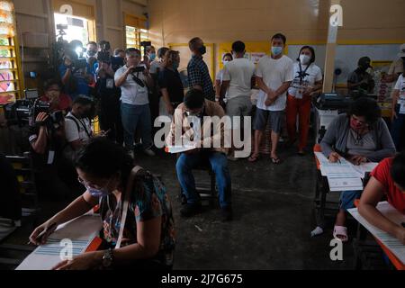 Singapore, Singapore, Singapore. 9th maggio 2022. Il candidato presidenziale il senatore MANNY PACQUIAO lancia il suo voto al suo distretto elettorale nella provincia di Sarangani, nel sud delle Filippine, 9 maggio 2022. (Credit Image: © Maverick Asio/ZUMA Press Wire) Foto Stock