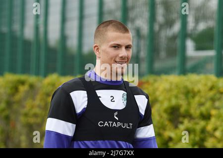 .Ormiston.Tranent.East Lothian.Scotland.UK.9th Maggio 22 difensore iberniano Harry Clarke, sessione di formazione per Cinch Premiership Match vs Dundee Credit: eric mccowat/Alamy Live News Foto Stock