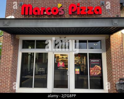 Augusta, GA USA - 04 27 22: Insegna e ingresso al ristorante Marcos pizza Foto Stock