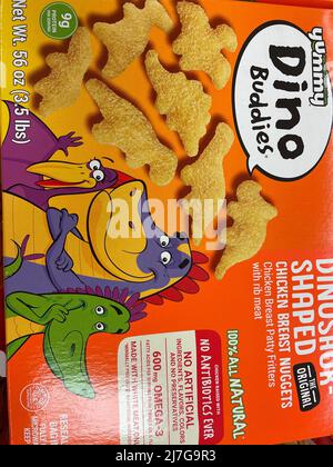 Augusta, GA USA - 04 27 22: Scatola per morsi di pasta frozen per bambini Dino Foto Stock