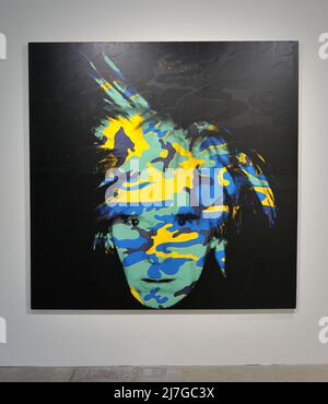 New York, Stati Uniti. 06th maggio 2022. Autoritratto di Andy Warhol (firmato e datato 86) in mostra a Sotheby's come parte delle aste d'arte 'The New York Sales' tenutesi a New York, NY il 6 maggio 2022. (Foto di Stephen Smith/Sipa USA) Credit: Sipa USA/Alamy Live News Foto Stock