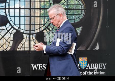 Londra, Regno Unito. 9th maggio 2022. Michael Gove MP, Segretario di Stato per il livellamento, l'edilizia abitativa e le Comunità; Ministro delle relazioni intergovernative. Il servizio commemorativo per il MP James Brokenshire, morto a 53 anni lo scorso anno, si svolge oggi presso la chiesa di St Margaret nel terreno dell'Abbazia di Westminster. Al servizio partecipano il primo ministro Boris Johnson, gli ex primi ministri David Cameron e Theresa May, i ministri del gabinetto, i parlamentari e altri ospiti. Credit: Imagplotter/Alamy Live News Foto Stock