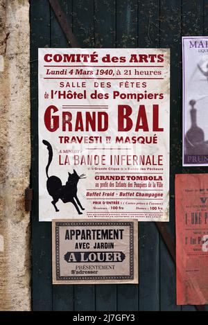 Poster vintage o Old Advertt (4 marzo 1940) per Grand Bal, Village Ball, Masked Ball o Tranvestite Party nel Salles des Fetes Francia Foto Stock