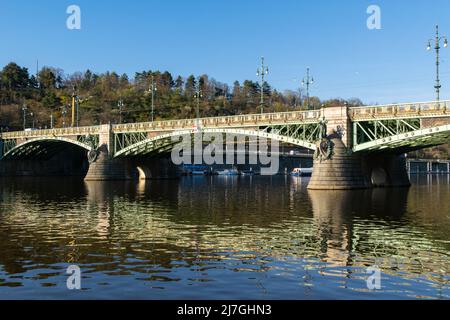Ponte CECH sul fiume Moldava, Praga Foto Stock