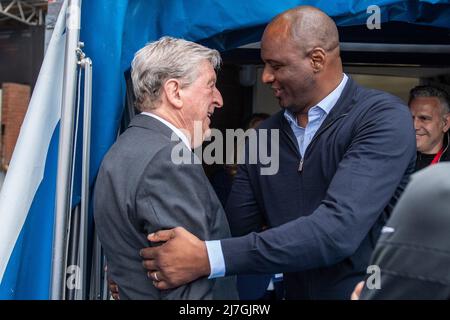 LONDRA, INGHILTERRA - MAGGIO 07: il manager Roy Hodgson di Watford e il manager Patrick Vieira di Crystal Palace durante la partita della Premier League tra Crystal Foto Stock