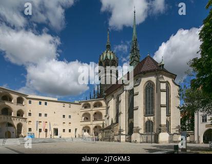 Lutherstadt Wittenberg Schloß Westflügel und Schloßkirche 6160 Hofansicht von Südosten Foto Stock