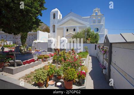 Cimitero e piccola cappella, sopra il pittoresco villaggio di pescatori, Sant'Angelo, Ischia isola, Golfo di Neapel, Italia, Mar Mediterraneo, Europa Foto Stock