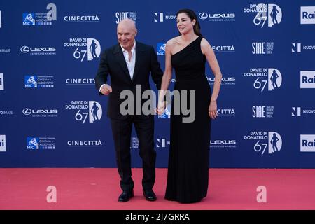 Roma, Italia, 3 maggio 2022 - Luisa Ranieri con Luca Zingaretti partecipa al tappeto rosso al premio 'David di Donatello' 2022. Credits: Luigi de Pompeis/Alamy Live News Foto Stock