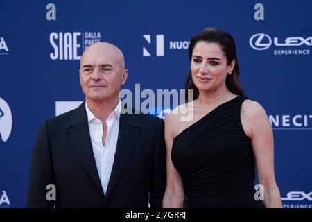 Roma, Italia, 3 maggio 2022 - Luisa Ranieri con Luca Zingaretti partecipa al tappeto rosso al premio 'David di Donatello' 2022. Credits: Luigi de Pompeis/Alamy Live News Foto Stock