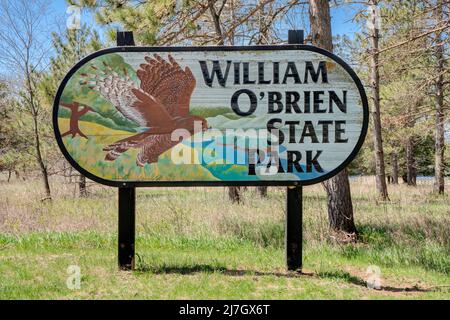 MARINE ON THE ST. CROIX, MN, USA- 7 MAGGIO 2022: Cartello d'ingresso al William o'Brien state Park. Foto Stock