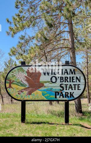 MARINE ON THE ST. CROIX, MN, USA- 7 MAGGIO 2022: Cartello d'ingresso al William o'Brien state Park. Foto Stock