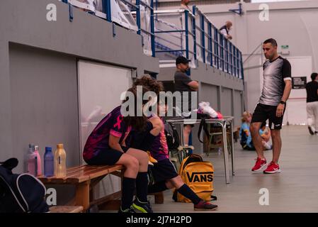 Moaña, Pontevedra, spagna, 07 maggio 2022. futsal partita della lega regionale per bambini nel padiglione di Domaio. Foto Stock