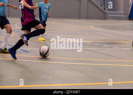 Moaña, Pontevedra, spagna, 07 maggio 2022. futsal partita della lega regionale per bambini nel padiglione di Domaio. Foto Stock