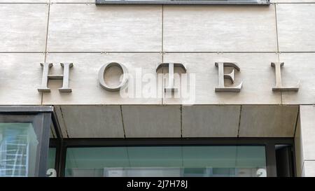 3D Metal Sign Hotel al Marble Tiles Wall Foto Stock