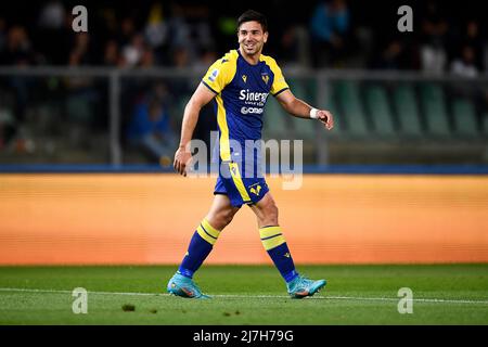 Verona, Italia. 08 maggio 2022. Giovanni Simeone dell'Hellas Verona FC sorride durante la serie Una partita di calcio tra l'Hellas Verona FC e l'AC Milan. Credit: Nicolò campo/Alamy Live News Foto Stock