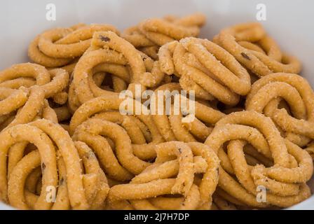 Murruku (aka Chakli) uno spuntino fritto dell'India meridionale a base di farina di riso e burro di ghee. Murruku è fatto durante i festival come Diwali, Navratri, Pongal, Foto Stock