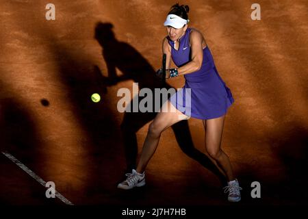 Roma, Italia. 09th maggio 2022. Belinda Bencic di Svizzera torna a Elisabetta Cocciaretto d'Italia durante la prima partita al torneo di tennis Internazionale BNL D'Italia a Foro Italico di Roma il 9th maggio 2022. Foto Antonietta Baldassarre/Insidefoto Credit: Ininsidefoto srl/Alamy Live News Foto Stock