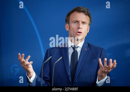 Berlino, Germania. 09th maggio 2022. Il presidente francese Emmanuel Macron interviene alla Cancelleria federale durante la sua visita a Berlino. Credit: Michael Kappeler/dpa/Alamy Live News Foto Stock