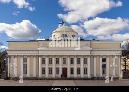 Edifici storici in stile russo vicino alla Piazza del Senato a Helsinki Foto Stock