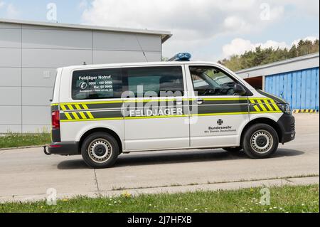 Stetten am Kalten Markt, Germania. 09th maggio 2022. Un veicolo Feldjäger ad Albkaserne. Credit: Silas Stein/dpa/Alamy Live News Foto Stock