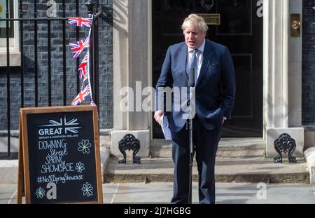 Londra, Inghilterra, Regno Unito. 9th maggio 2022. IL primo ministro britannico BORIS JOHNSON fa un discorso a Downing Street durante l'evento numero 10 Bring Showcase. (Credit Image: © Tayfun Salci/ZUMA Press Wire) Foto Stock