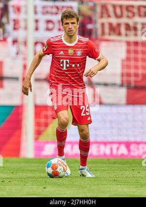 Monaco di Baviera, Germania, 08/05/2022, Thomas MUELLER, Müller, FCB 25 nella partita FC BAYERN München - VFB STUTTGART 2-2 1.German Football League il 08 maggio 2022 a Monaco di Baviera, Germania. Stagione 2021/2022, partita giorno 33, 1.Bundesliga, Muenchen, 33.Spieltag. FCB, © Peter Schatz / Alamy Live News - LE NORMATIVE DFL VIETANO L'USO DI FOTOGRAFIE come SEQUENZE DI IMMAGINI e/o QUASI-VIDEO - Foto Stock